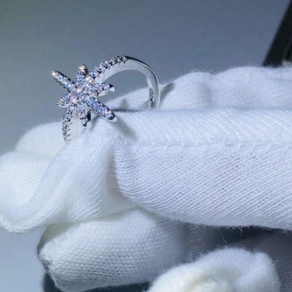 New 18K White Gold Diamond Shooting star ring - Picture 4 of 6